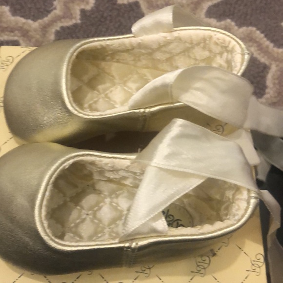 designer’s touch 6-9 month size 2 in Gold - Picture 4 of 6